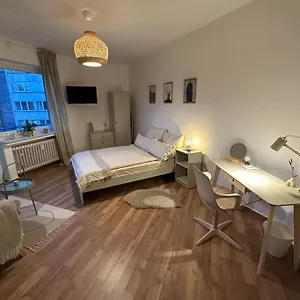 Apartment Mit Wohnkuche & Balkon Düsseldorf
