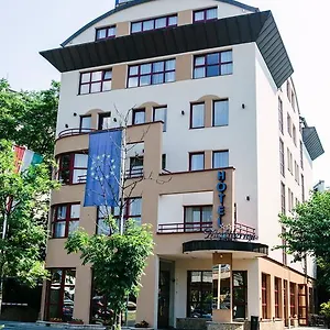 **** Hotel Mediterran Maďarsko
